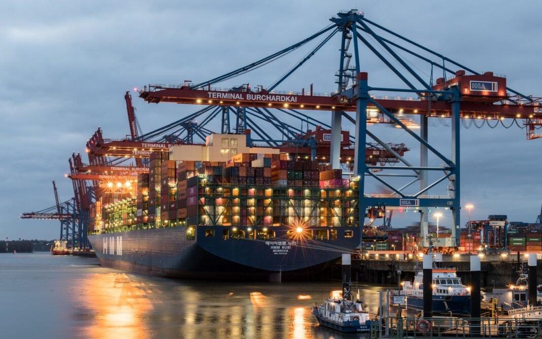 Containerhandel zwischen China und Deutschland mit Finanzplanung