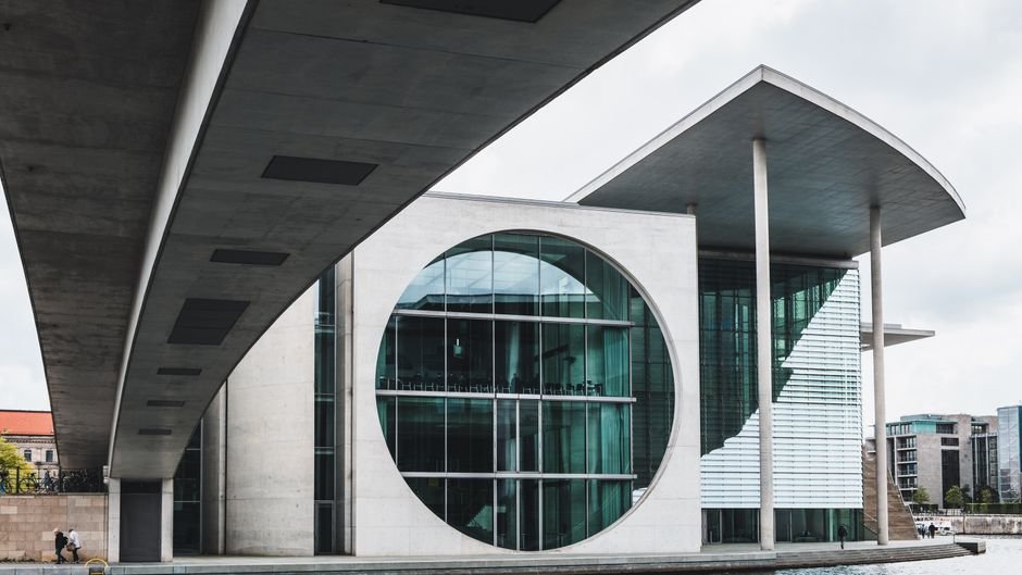 Unternehmen vergleicht Geschäftsadresse Büro und lokale Vertretung