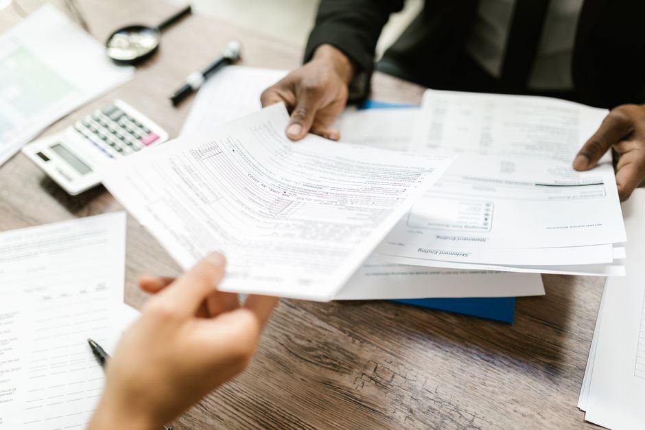 Vertragsunterlagen zum Unternehmenskauf von Due Diligence bis Closing