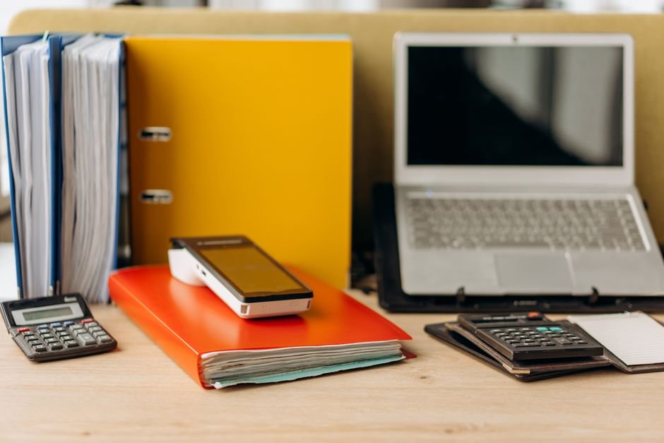 E-Rechnung im B2B: Empfang, Formate und Pflichten ab 2025
