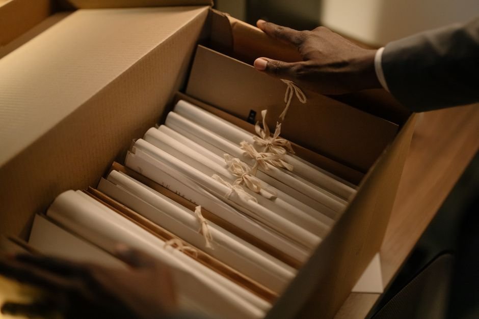 Werkzeuge zur Transaktionsvorbereitung: Registerauszüge, Datenraum und Dokumentenprüfung